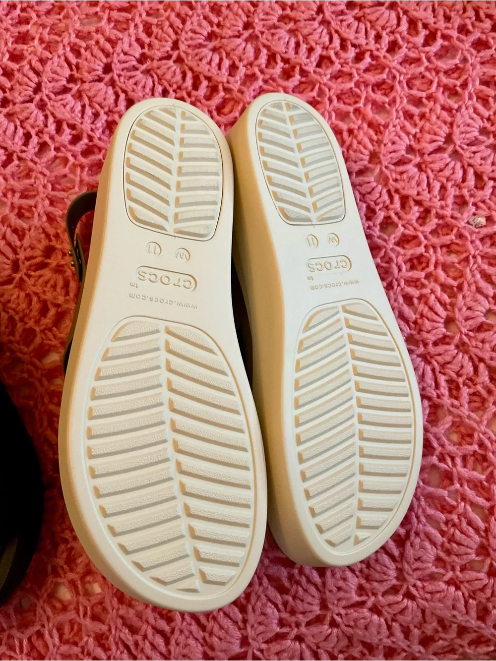 CROCS/LITE RIDE .Dual-Strap Sandals in Black and Tan 2 pairs platform. PRICEFIRM